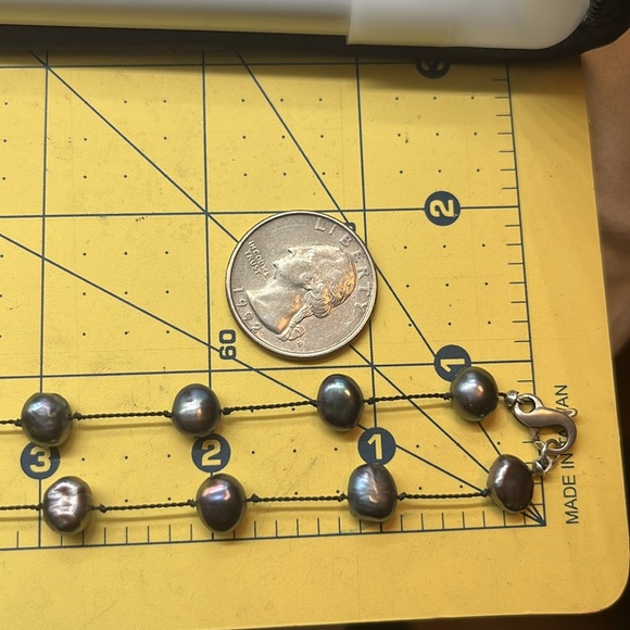 19 inch Peacock Pearl necklace, individually knotted on cord, lobster closure - Picture 5 of 6